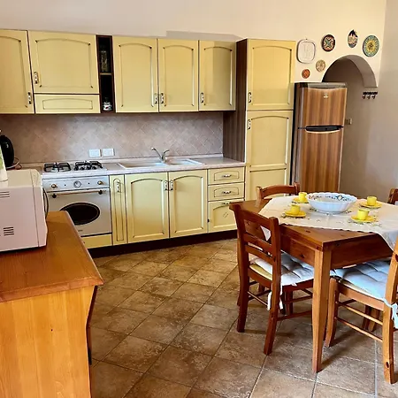 Casa Airin, Center *
