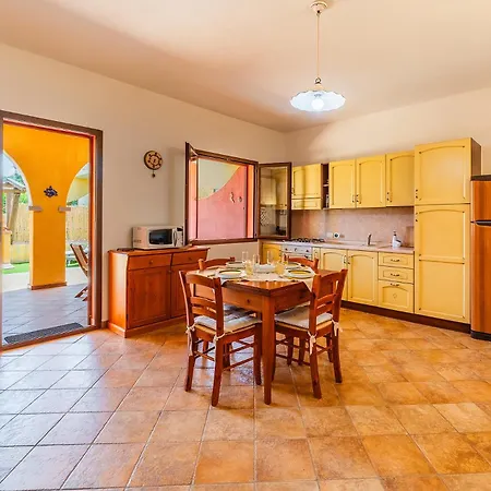 Tatil Evi Airin House With Garden, Center Southsardiniaholidays Villasimius